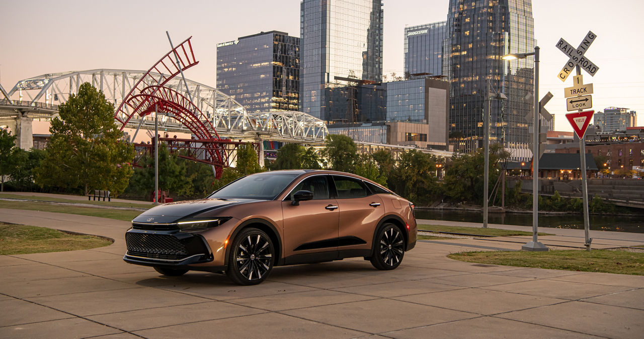 2023 Toyota Crown Platinum Bronze Age Bi Tone 033