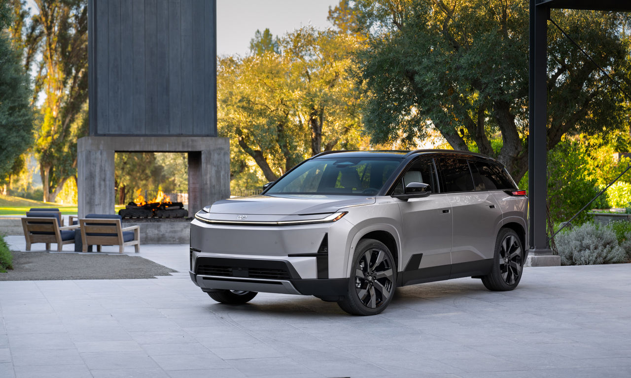 2027 Toyota Highlander 001